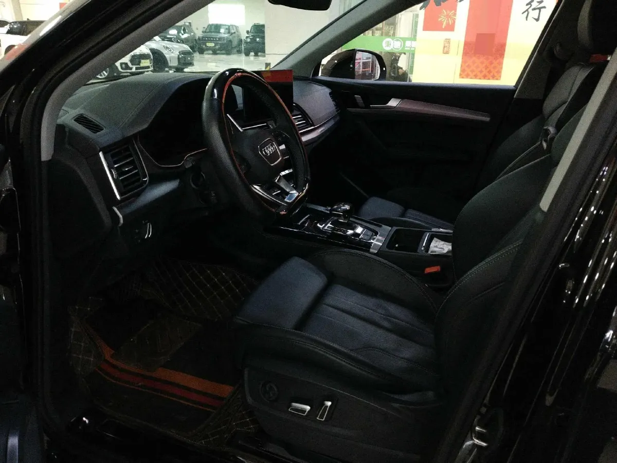 2025 Audi Q5L 2.0T 190HP L4 7DCT,autocango,china used car exporter,china ev exporter,chinese used car exporter,chinese used ev exporter