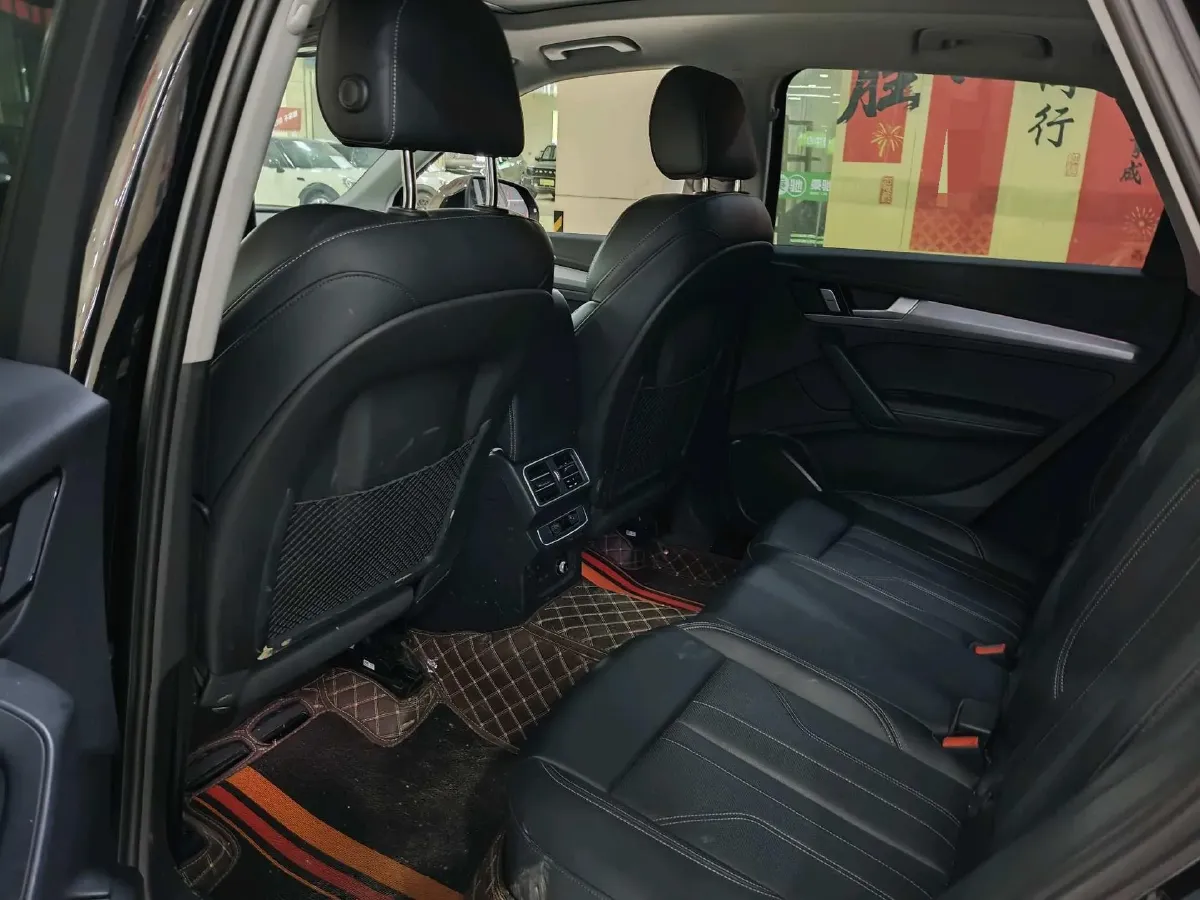 2025 Audi Q5L 2.0T 190HP L4 7DCT,autocango,china used car exporter,china ev exporter,chinese used car exporter,chinese used ev exporter