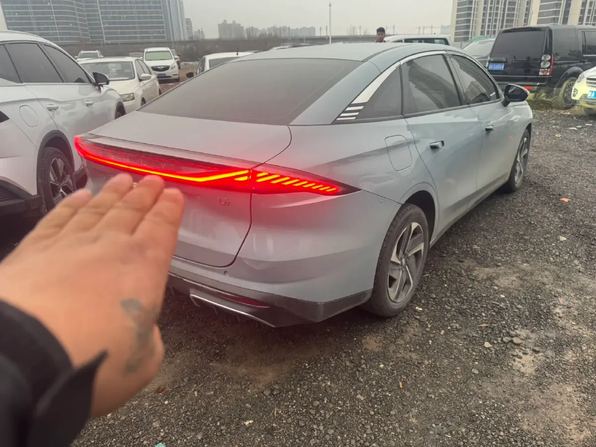 2024 Geely Galaxy L6 1.5T 163HP L4 3DHT PHEV,autocango,china used car exporter,china ev exporter,chinese used car exporter,chinese used ev exporter