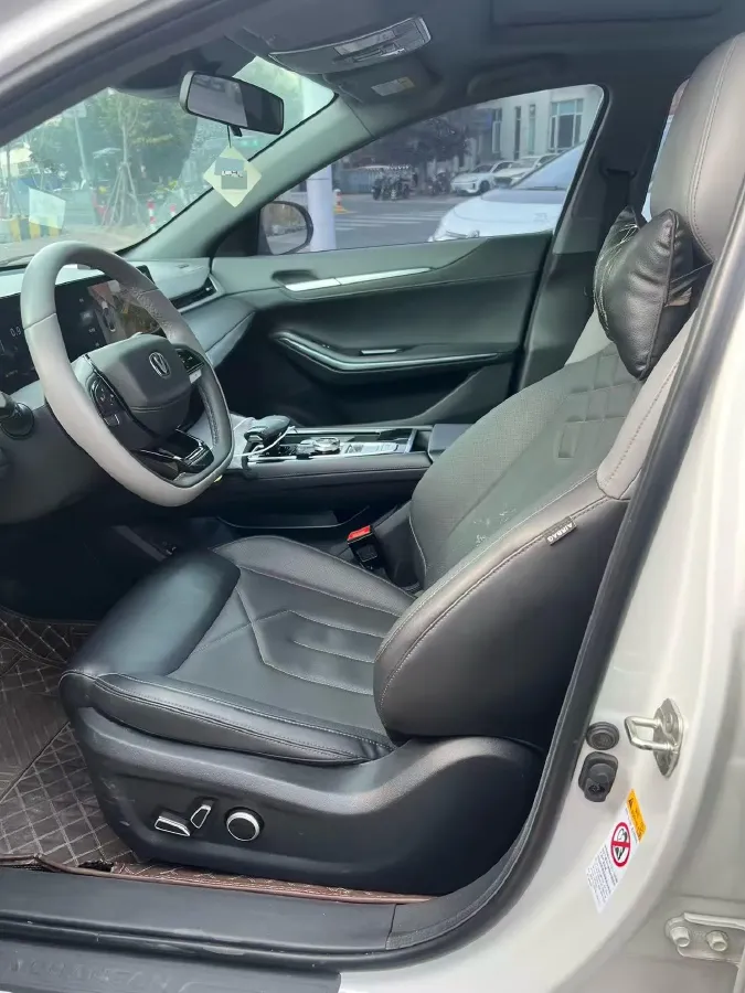 2023 ChangAn Raeton Plus 1.5T 188HP L4 7DCT,autocango,china used car exporter,china ev exporter,chinese used car exporter,chinese used ev exporter