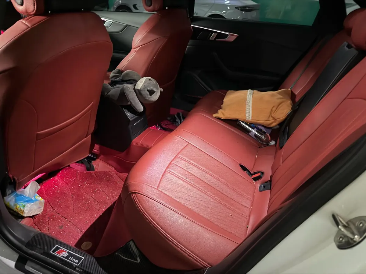 2023 Audi A4L 2.0T 190HP L4 7DCT,autocango,china used car exporter,china ev exporter,chinese used car exporter,chinese used ev exporter