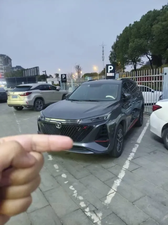 2022 ChangAn CS75 Plus 1.5T 188HP L4 8AT,autocango,china used car exporter,china ev exporter,chinese used car exporter,chinese used ev exporter