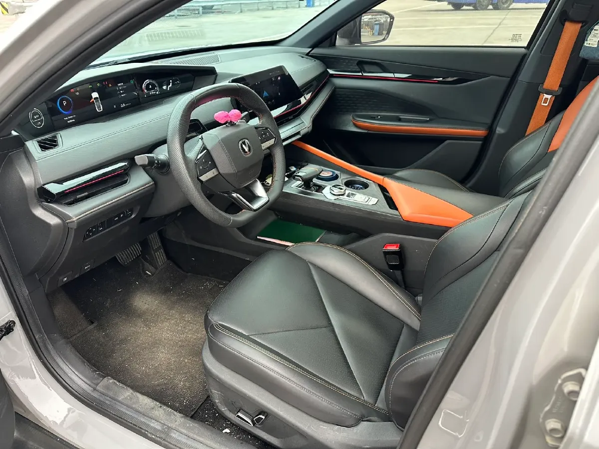 2022 ChangAn UNI-V 1.5T 188HP L4 7DCT,autocango,china used car exporter,china ev exporter,chinese used car exporter,chinese used ev exporter