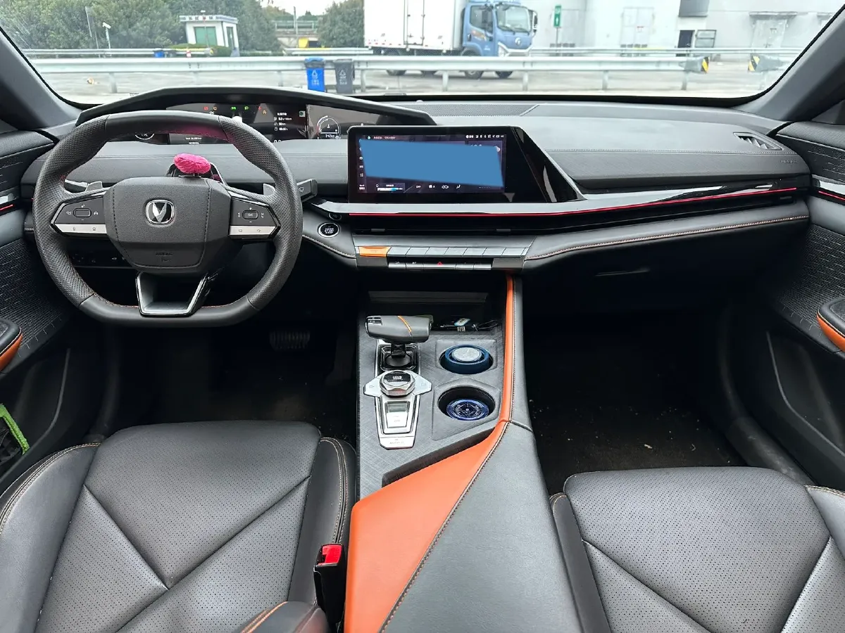 2022 ChangAn UNI-V 1.5T 188HP L4 7DCT,autocango,china used car exporter,china ev exporter,chinese used car exporter,chinese used ev exporter