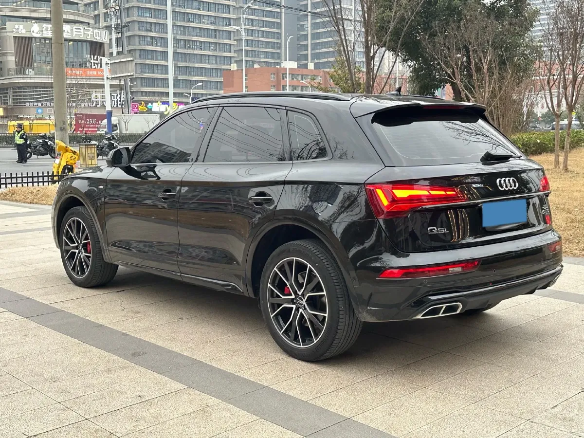 2024 Audi Q5L 2.0T 245HP L4 7DCT,autocango,china used car exporter,china ev exporter,chinese used car exporter,chinese used ev exporter