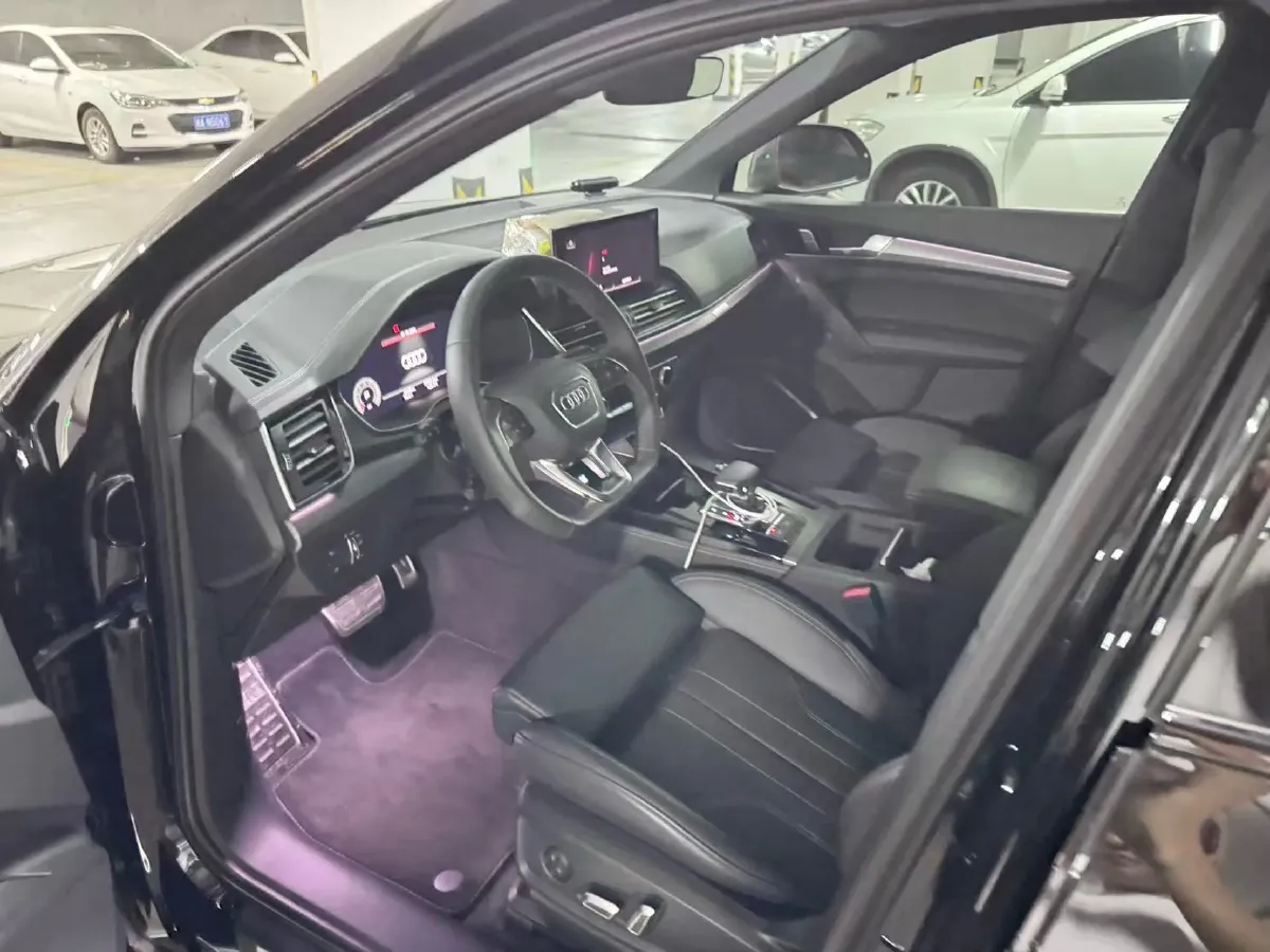 2025 Audi Q5L 2.0T 190HP L4 7DCT,autocango,china used car exporter,china ev exporter,chinese used car exporter,chinese used ev exporter