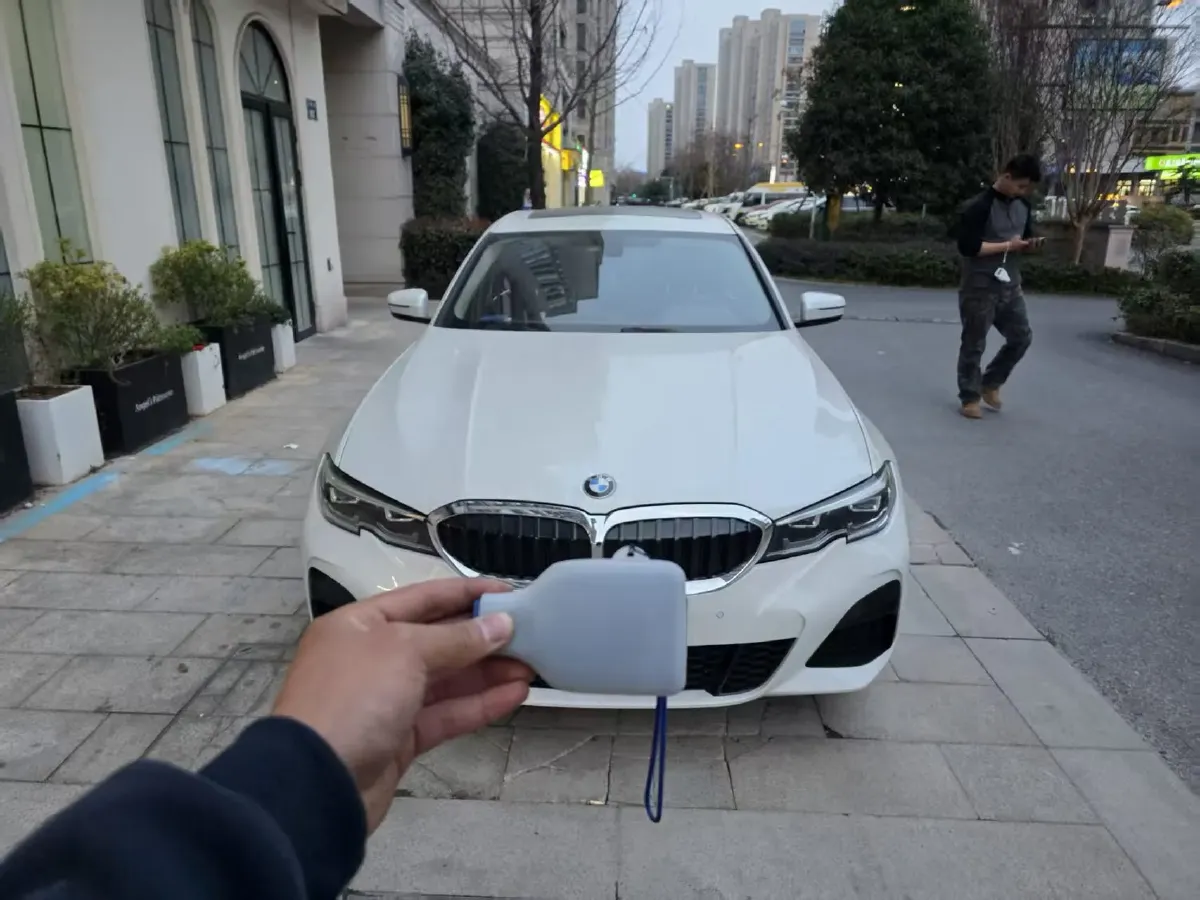 2022 BMW 3 Series 2.0T 156HP L4 8AT,autocango,china used car exporter,china ev exporter,chinese used car exporter,chinese used ev exporter