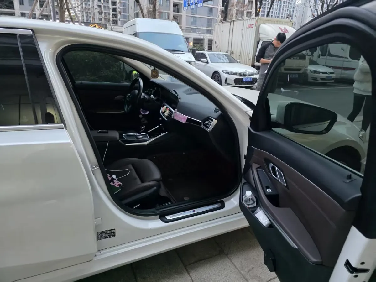 2022 BMW 3 Series 2.0T 156HP L4 8AT,autocango,china used car exporter,china ev exporter,chinese used car exporter,chinese used ev exporter