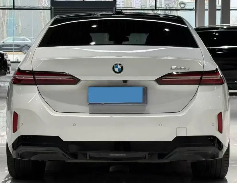 2025 BMW 5 Series 2.0T 258HP L4 8AT,autocango,china used car exporter,china ev exporter,chinese used car exporter,chinese used ev exporter
