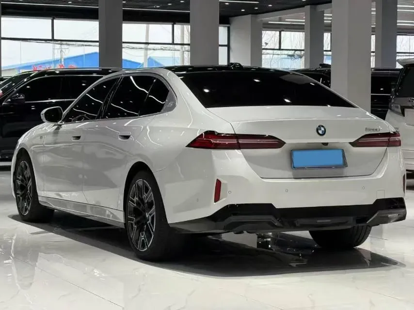 2025 BMW 5 Series 2.0T 258HP L4 8AT,autocango,china used car exporter,china ev exporter,chinese used car exporter,chinese used ev exporter