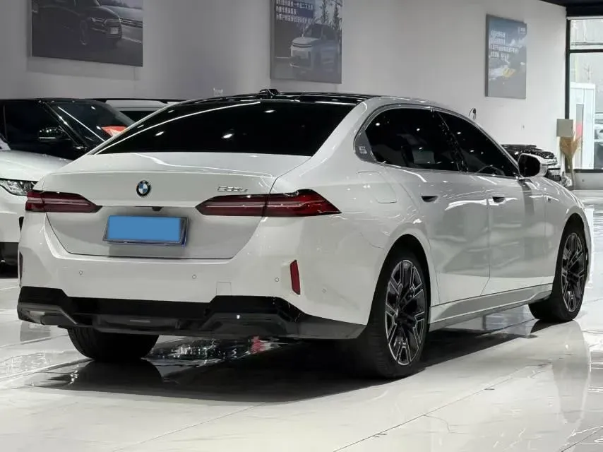 2025 BMW 5 Series 2.0T 258HP L4 8AT,autocango,china used car exporter,china ev exporter,chinese used car exporter,chinese used ev exporter
