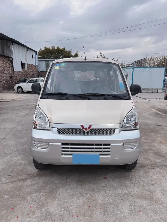 2019 WuLing RongGuang 1.5L 107HP L4 5MT,autocango,china used car exporter,china ev exporter,chinese used car exporter,chinese used ev exporter