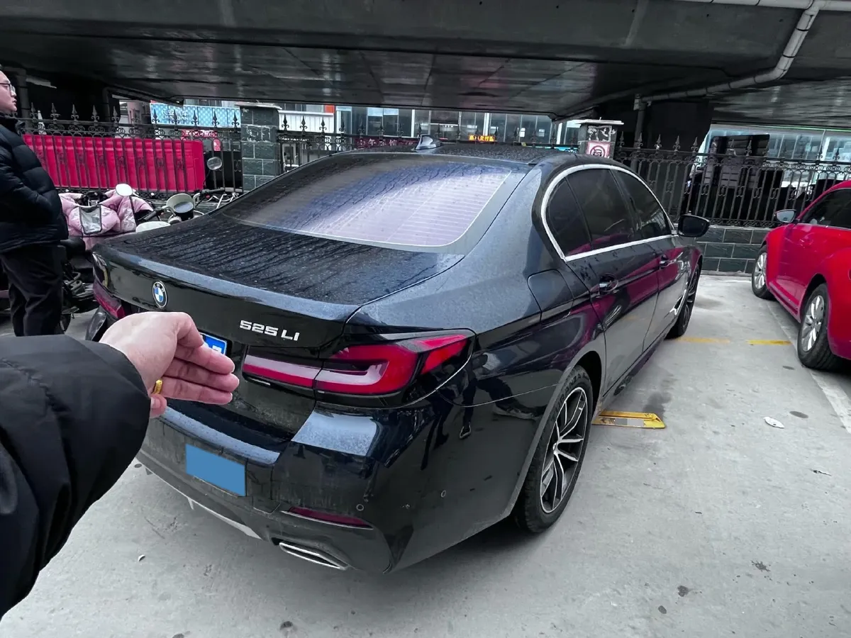 2022 BMW 5 Series 2.0T 184HP L4 8AT,autocango,china used car exporter,china ev exporter,chinese used car exporter,chinese used ev exporter