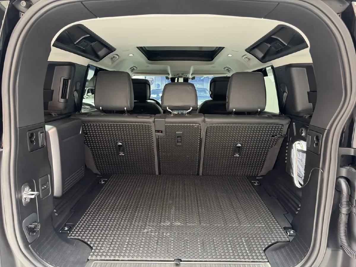 2020 Land Rover Defender 3.0T 400HP L6 8AT,autocango,china used car exporter,china ev exporter,chinese used car exporter,chinese used ev exporter