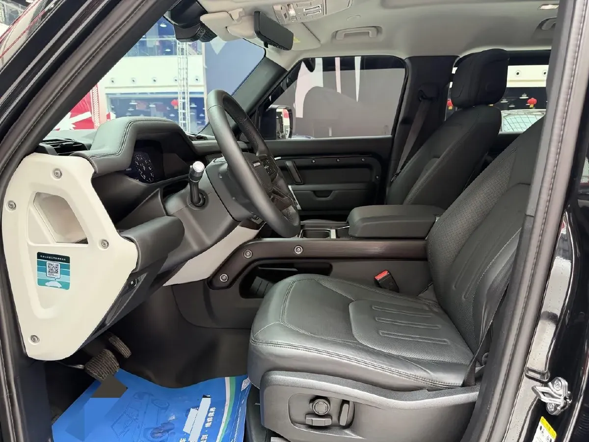 2020 Land Rover Defender 3.0T 400HP L6 8AT,autocango,china used car exporter,china ev exporter,chinese used car exporter,chinese used ev exporter