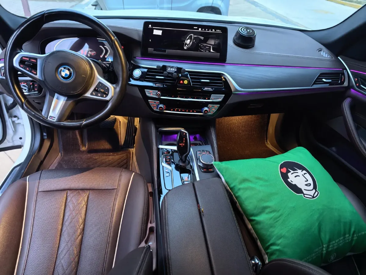 2022 BMW 5 Series 2.0T 184HP L4 8AT PHEV 17.7KWH,autocango,china used car exporter,china ev exporter,chinese used car exporter,chinese used ev exporter