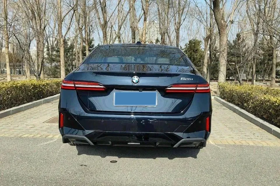 2024 BMW 5 Series 2.0T 190HP L4 8AT,autocango,china used car exporter,china ev exporter,chinese used car exporter,chinese used ev exporter