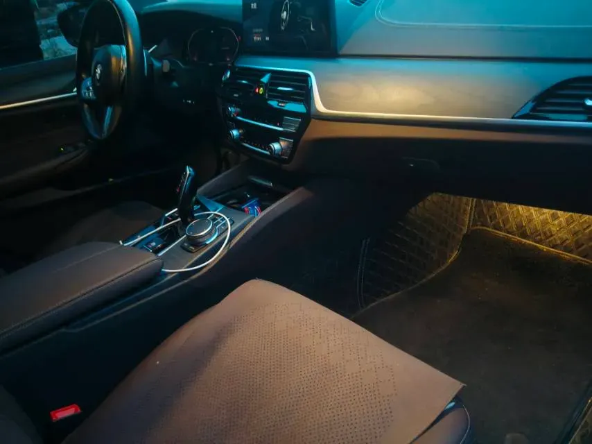 2022 BMW 5 Series 2.0T 252HP L4 8AT,autocango,china used car exporter,china ev exporter,chinese used car exporter,chinese used ev exporter