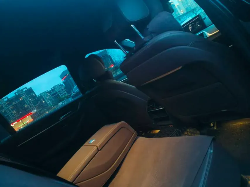 2022 BMW 5 Series 2.0T 252HP L4 8AT,autocango,china used car exporter,china ev exporter,chinese used car exporter,chinese used ev exporter