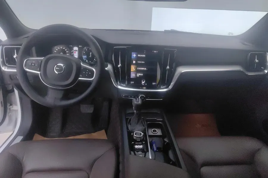 2021 Volvo S60 2.0T 190HP L4 8AT,autocango,china used car exporter,china ev exporter,chinese used car exporter,chinese used ev exporter