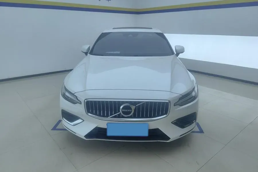 2021 Volvo S60 2.0T 190HP L4 8AT,autocango,china used car exporter,china ev exporter,chinese used car exporter,chinese used ev exporter