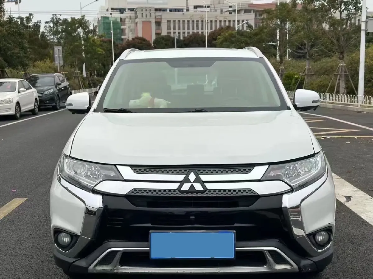 2019 Mitsubishi Outlander 2.0L 166HP L4 CVT,autocango,china used car exporter,china ev exporter,chinese used car exporter,chinese used ev exporter