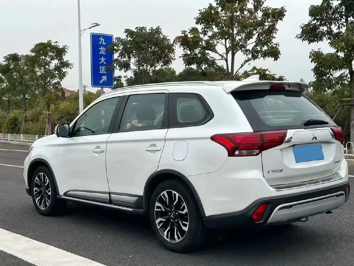 2019 Mitsubishi Outlander 2.0L 166HP L4 CVT,autocango,china used car exporter,china ev exporter,chinese used car exporter,chinese used ev exporter