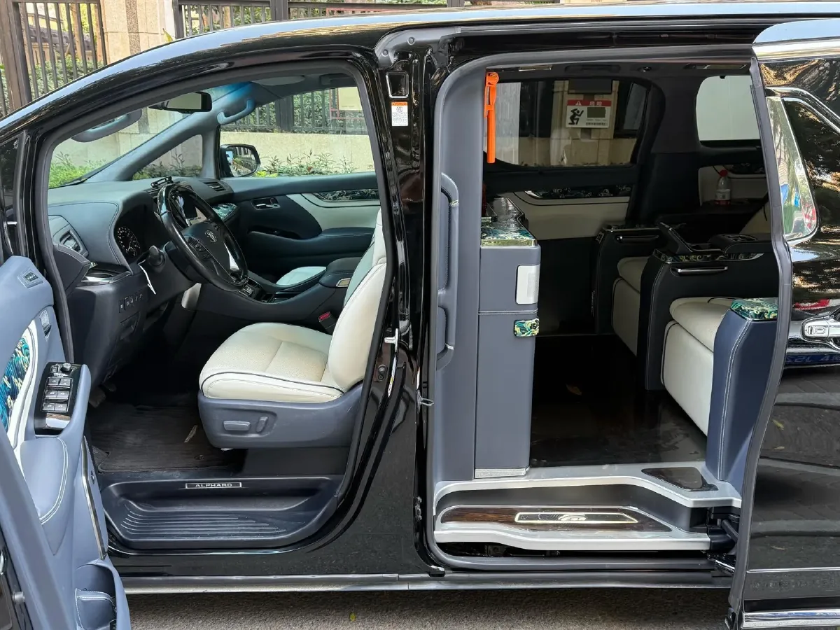 2018 Toyota Alphard 3.5L 301HP V6 8AT,autocango,china used car exporter,china ev exporter,chinese used car exporter,chinese used ev exporter