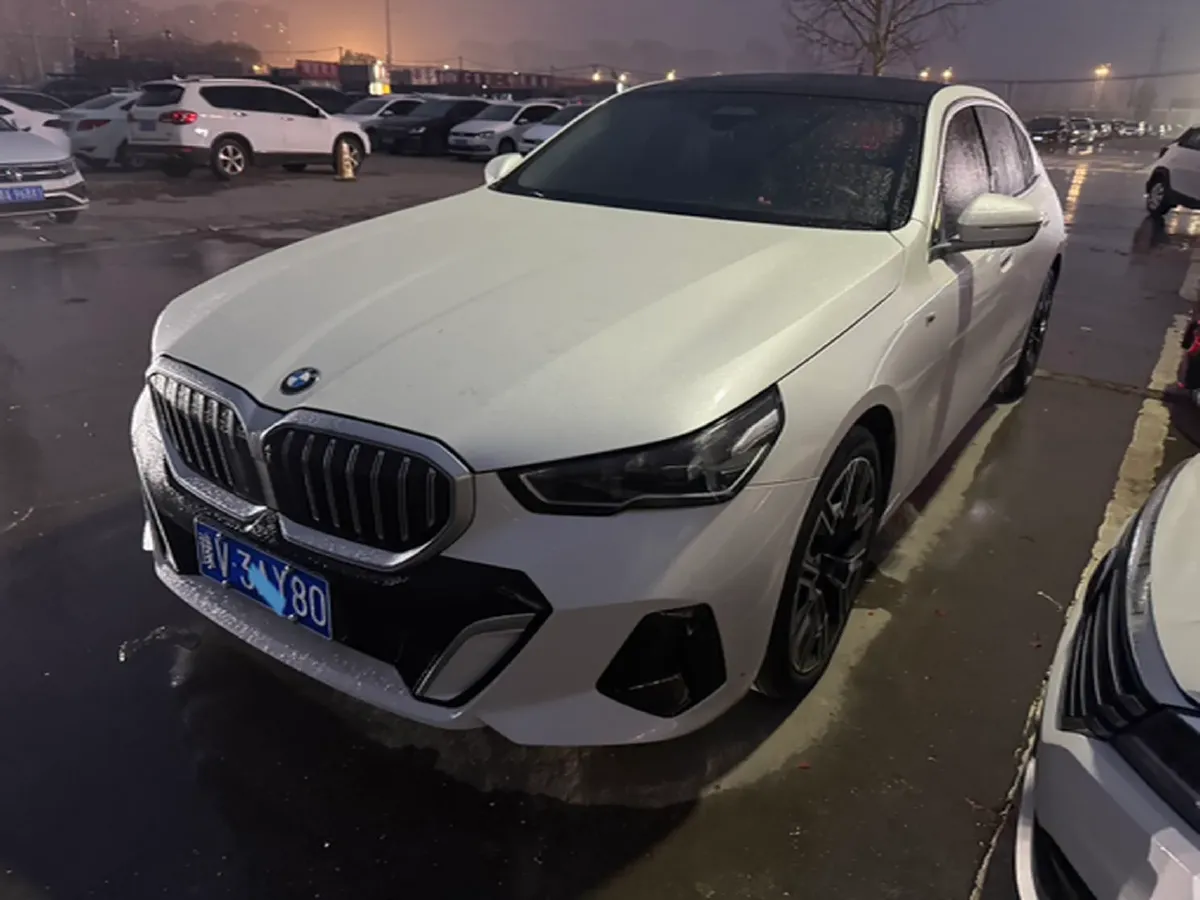 2024 BMW 5 Series 2.0T 258HP L4 8AT,autocango,china used car exporter,china ev exporter,chinese used car exporter,chinese used ev exporter