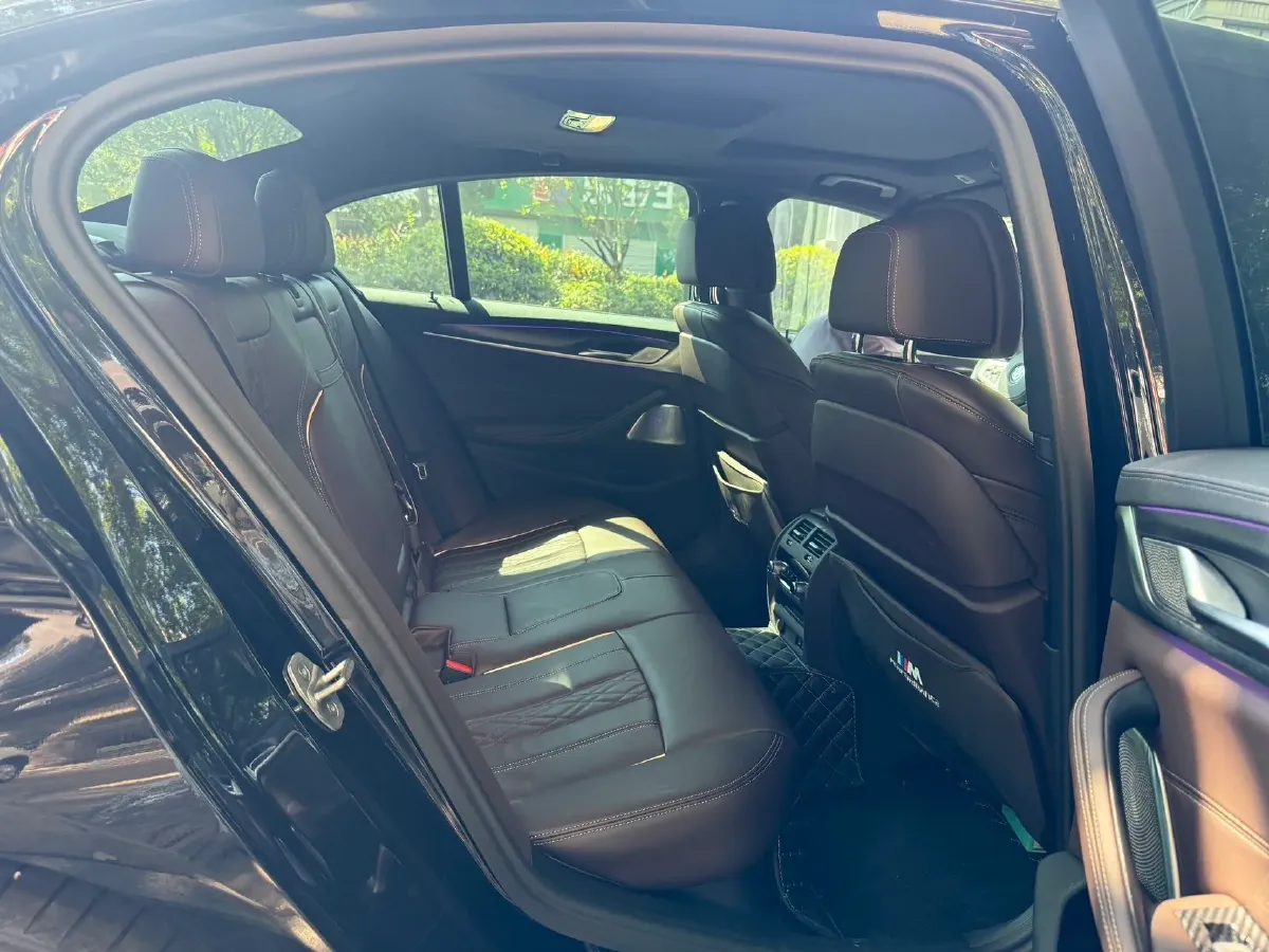 2022 BMW 5 Series 3.0T 340HP L6 8AT,autocango,china used car exporter,china ev exporter,chinese used car exporter,chinese used ev exporter