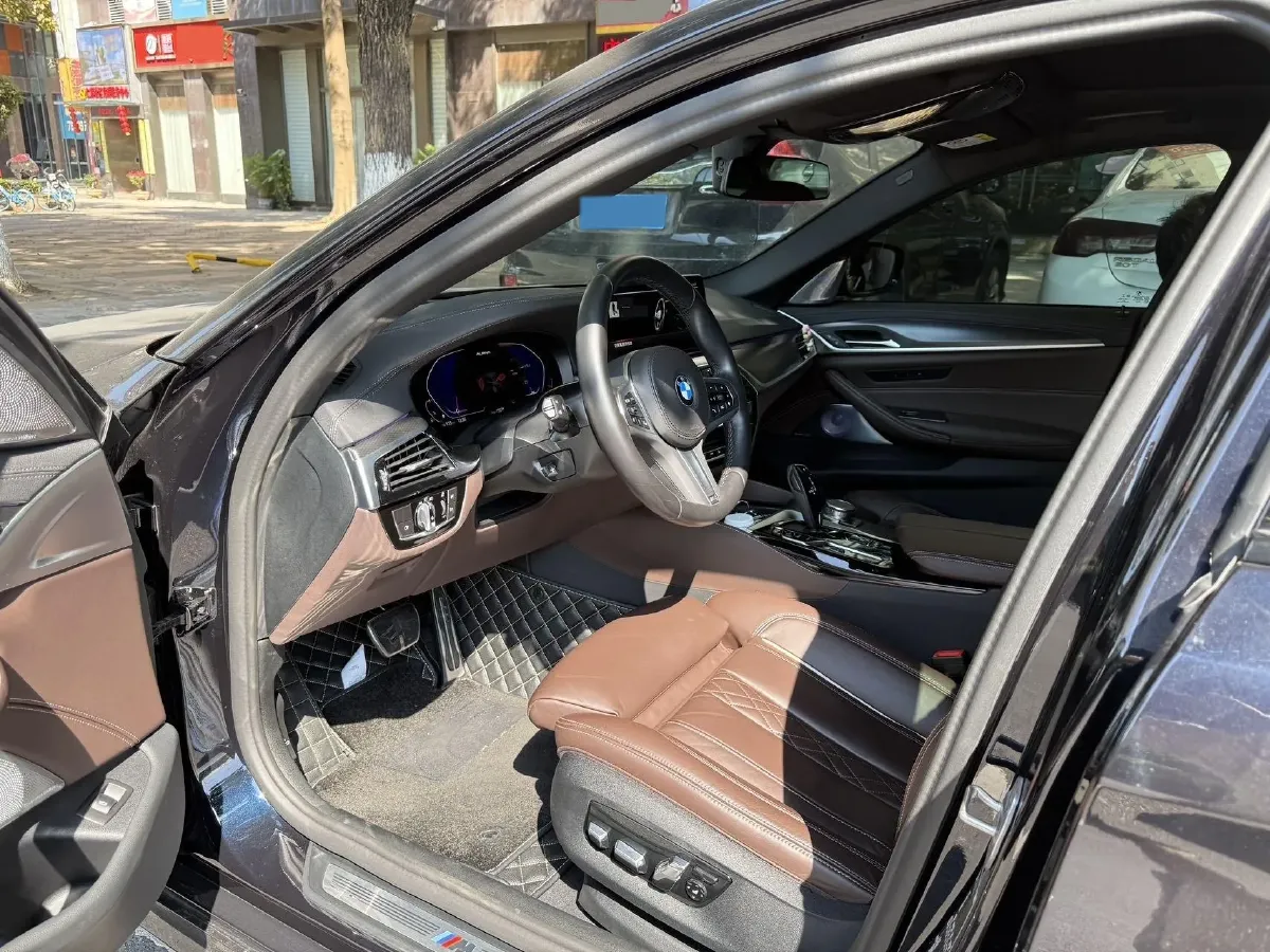 2022 BMW 5 Series 3.0T 340HP L6 8AT,autocango,china used car exporter,china ev exporter,chinese used car exporter,chinese used ev exporter