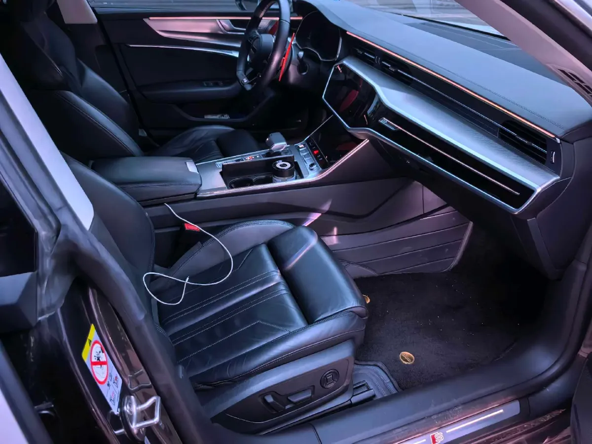 2023 Audi A7 2.0T 265HP L4 7DCT,autocango,china used car exporter,china ev exporter,chinese used car exporter,chinese used ev exporter