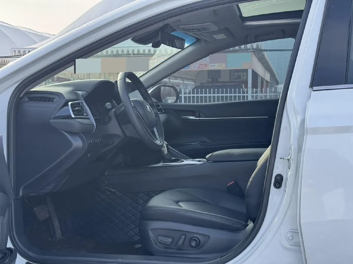 2023 Toyota Camry 2.5L 207HP L4 8AT,autocango,china used car exporter,china ev exporter,chinese used car exporter,chinese used ev exporter