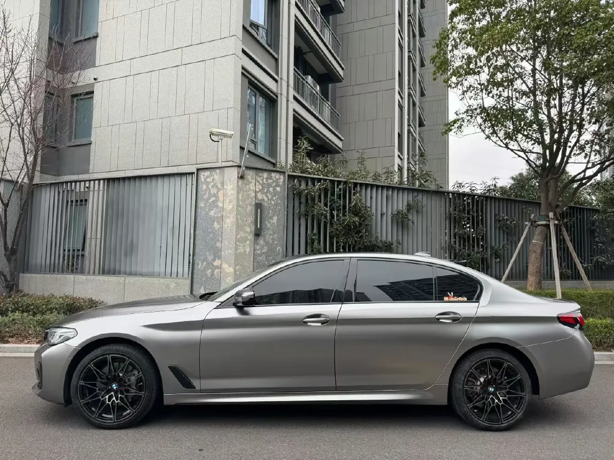 2022 BMW 5 Series 2.0T 252HP L4 8AT,autocango,china used car exporter,china ev exporter,chinese used car exporter,chinese used ev exporter