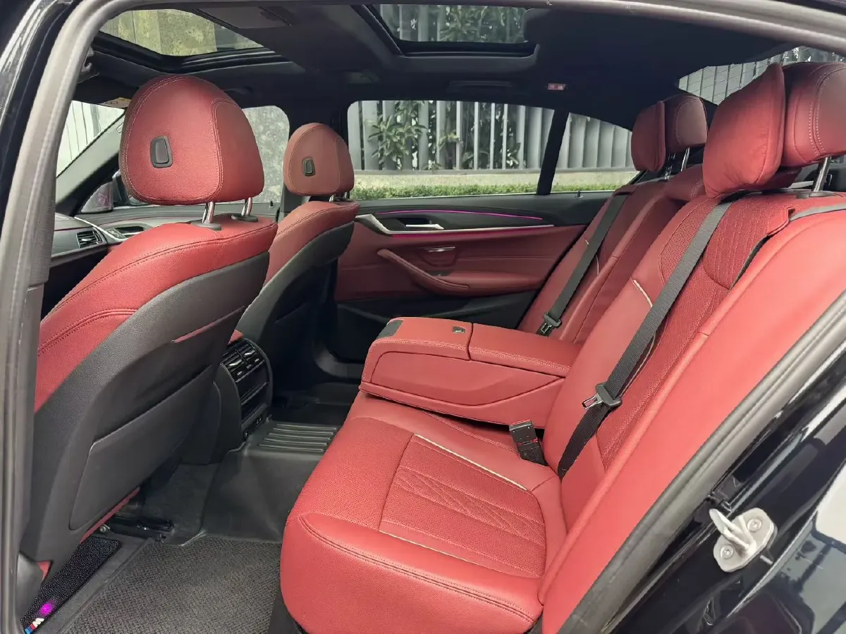 2022 BMW 5 Series 2.0T 252HP L4 8AT,autocango,china used car exporter,china ev exporter,chinese used car exporter,chinese used ev exporter