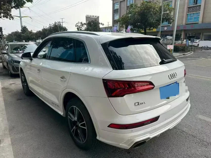 2020 Audi Q5L 2.0T 190HP L4 7DCT,autocango,china used car exporter,china ev exporter,chinese used car exporter,chinese used ev exporter