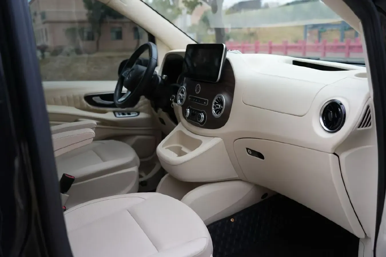 2021 Mercedes-Benz Vito 2.0T 211HP L4 9AT,autocango,china used car exporter,china ev exporter,chinese used car exporter,chinese used ev exporter