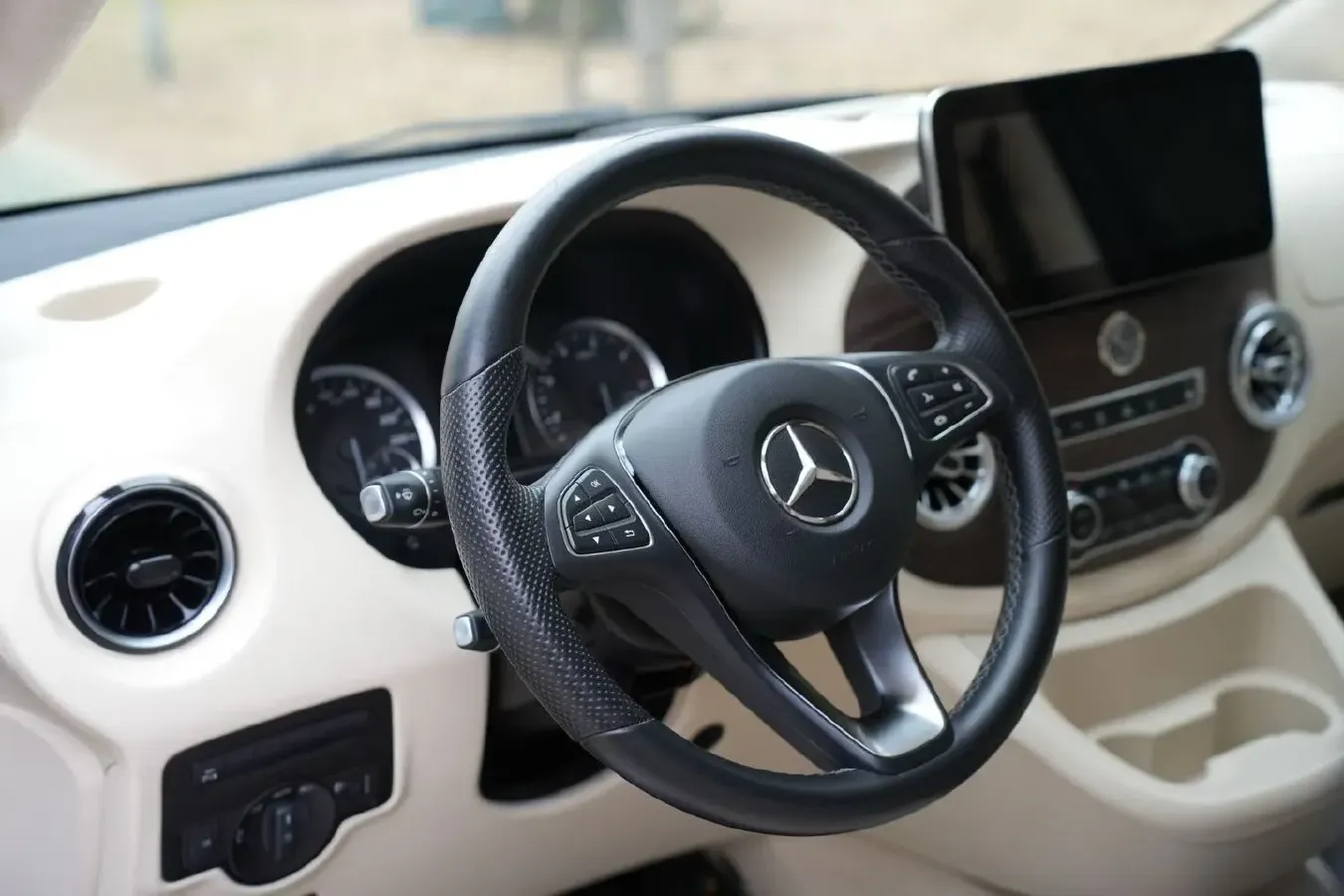 2021 Mercedes-Benz Vito 2.0T 211HP L4 9AT,autocango,china used car exporter,china ev exporter,chinese used car exporter,chinese used ev exporter