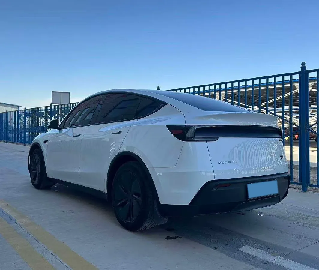2025 Tesla Model Y BEV 78.4KWH,autocango,china used car exporter,china ev exporter,chinese used car exporter,chinese used ev exporter