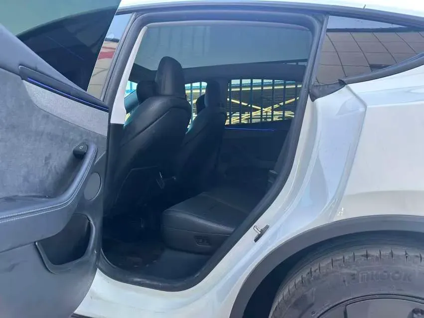 2025 Tesla Model Y BEV 78.4KWH,autocango,china used car exporter,china ev exporter,chinese used car exporter,chinese used ev exporter