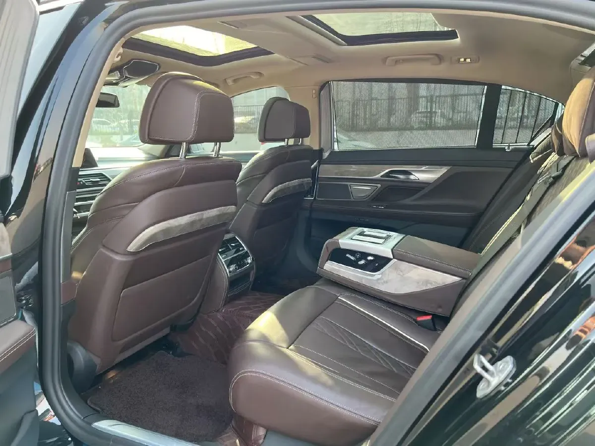 2019 BMW 7 Series 3.0T 340HP L6 8AT,autocango,china used car exporter,china ev exporter,chinese used car exporter,chinese used ev exporter