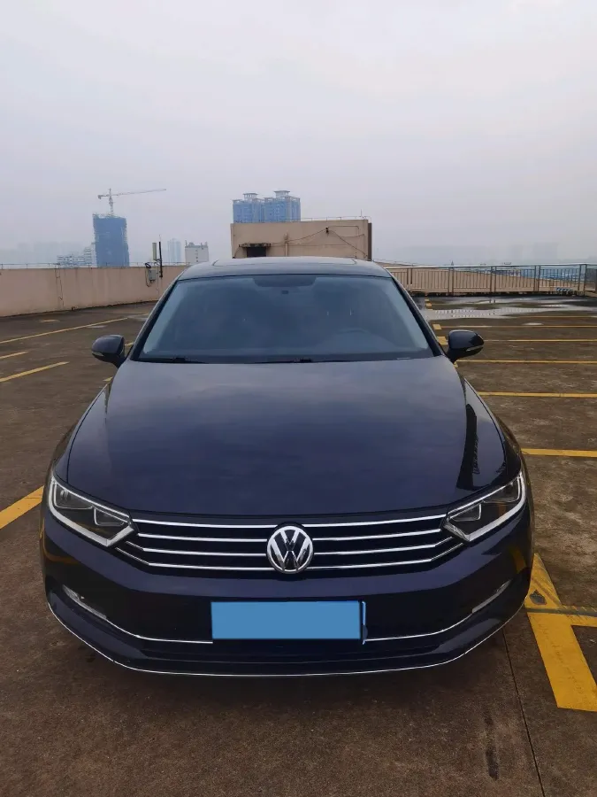 2017 Volkswagen Magotan 1.8T 180HP L4 7DCT,autocango,china used car exporter,china ev exporter,chinese used car exporter,chinese used ev exporter