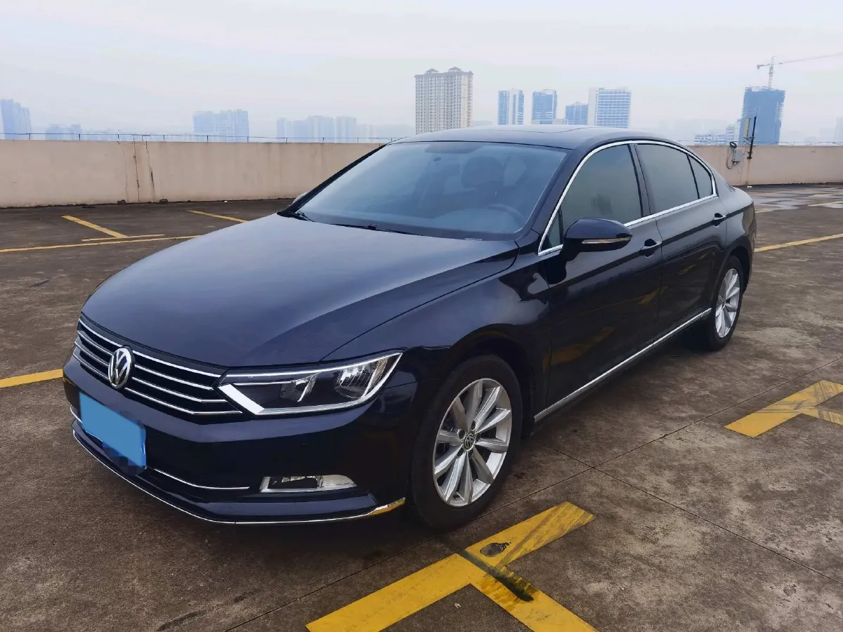 2017 Volkswagen Magotan 1.8T 180HP L4 7DCT,autocango,china used car exporter,china ev exporter,chinese used car exporter,chinese used ev exporter