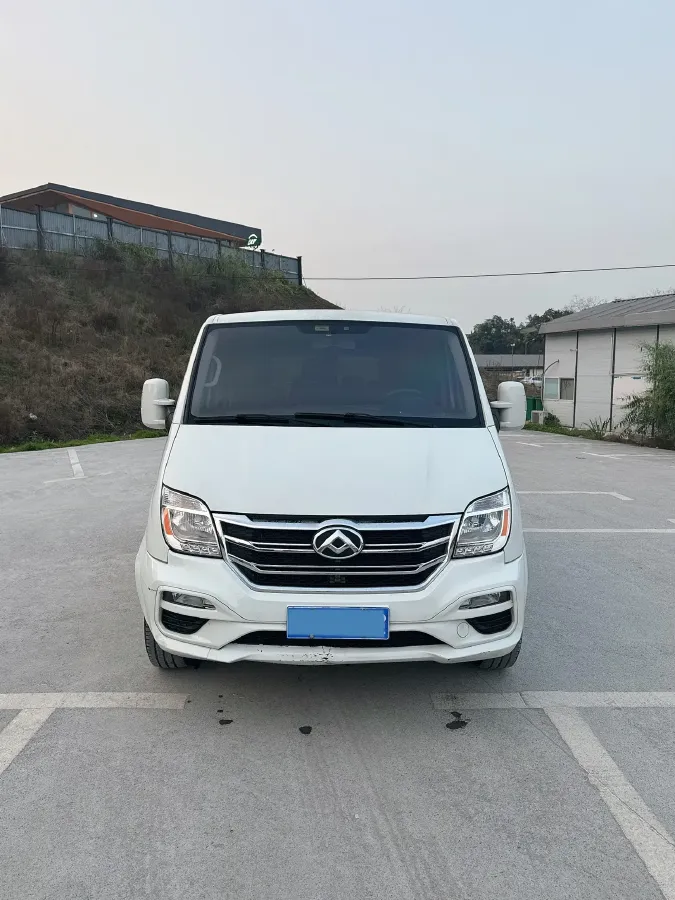 2021 MAXUS XinTu V80 2.0T 139HP L4 6MT,autocango,china used car exporter,china ev exporter,chinese used car exporter,chinese used ev exporter