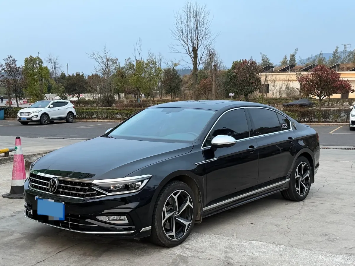 2023 Volkswagen Magotan 2.0T 186HP L4 7DCT,autocango,china used car exporter,china ev exporter,chinese used car exporter,chinese used ev exporter
