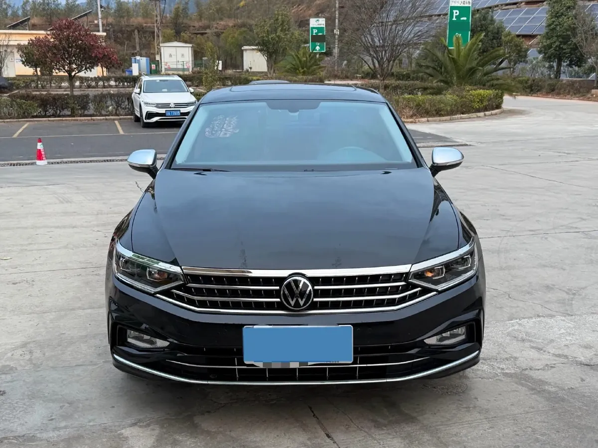 2023 Volkswagen Magotan 2.0T 186HP L4 7DCT,autocango,china used car exporter,china ev exporter,chinese used car exporter,chinese used ev exporter