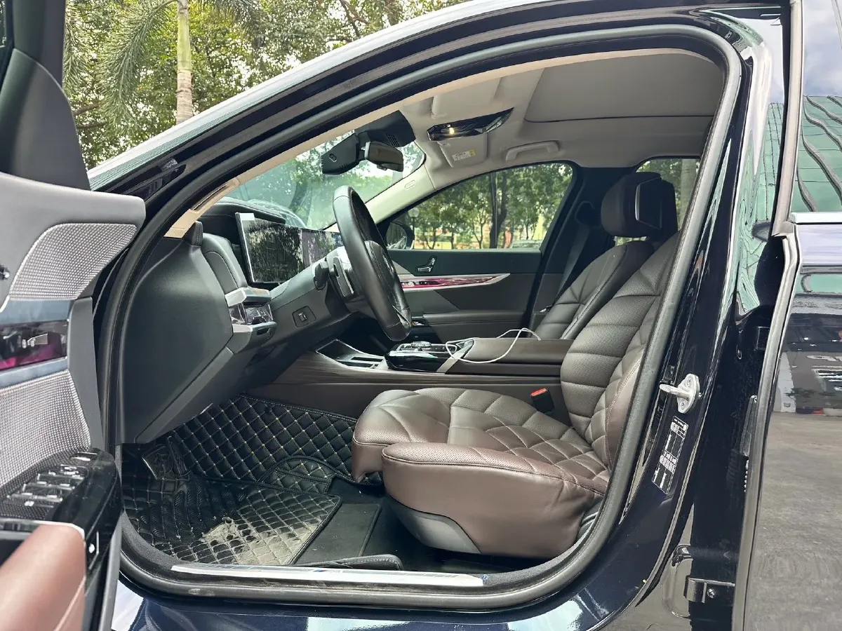 2023 BMW 7 Series 3.0T 381HP L6 8AT,autocango,china used car exporter,china ev exporter,chinese used car exporter,chinese used ev exporter