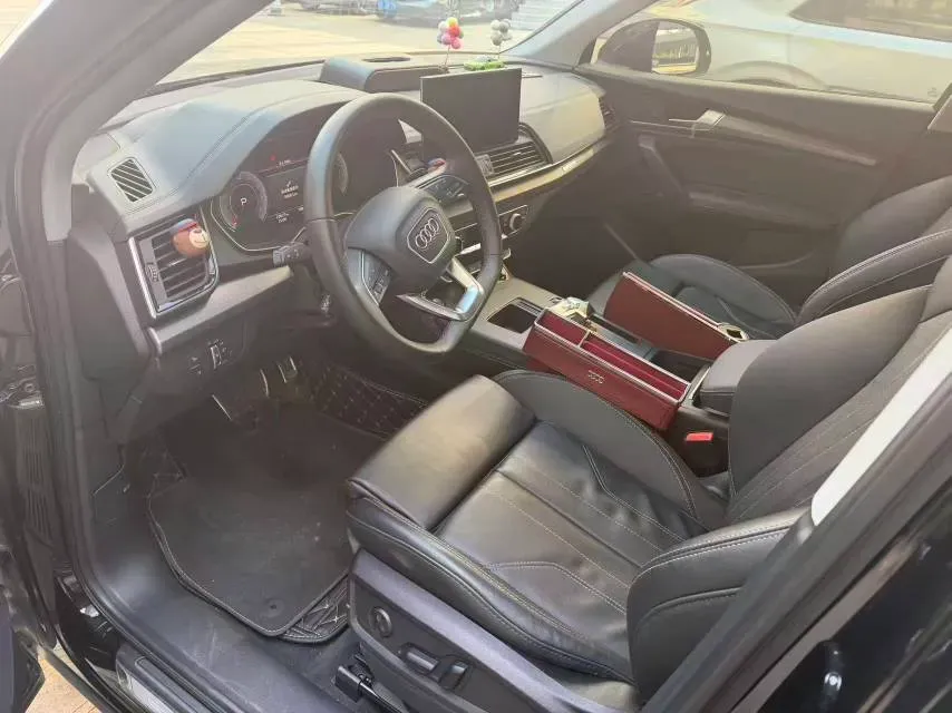 2022 Audi Q5L 2.0T 190HP L4 7DCT,autocango,china used car exporter,china ev exporter,chinese used car exporter,chinese used ev exporter