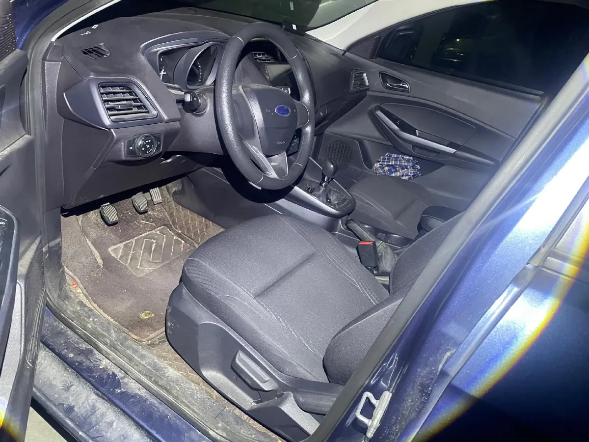 2019 Ford Escort 1.5L 122HP L3 6MT,autocango,china used car exporter,china ev exporter,chinese used car exporter,chinese used ev exporter