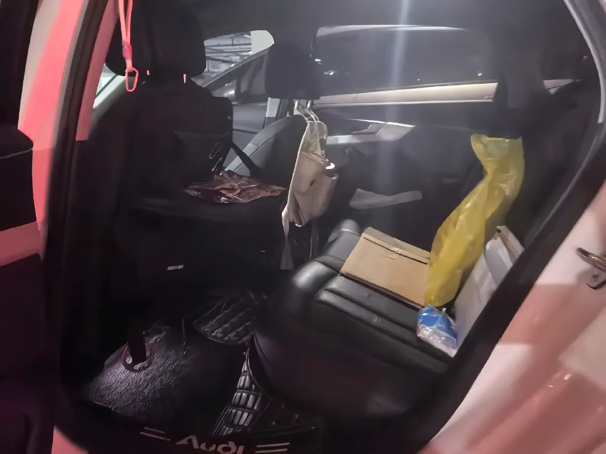 2020 Audi A4L 2.0T 190HP L4 7DCT,autocango,china used car exporter,china ev exporter,chinese used car exporter,chinese used ev exporter